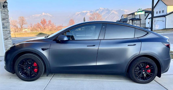 Does a Tesla Model Y come with floor mats?